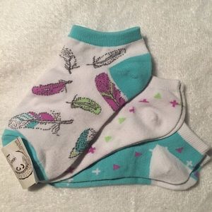 NWT SO feather fashion no show socks 3 pairs